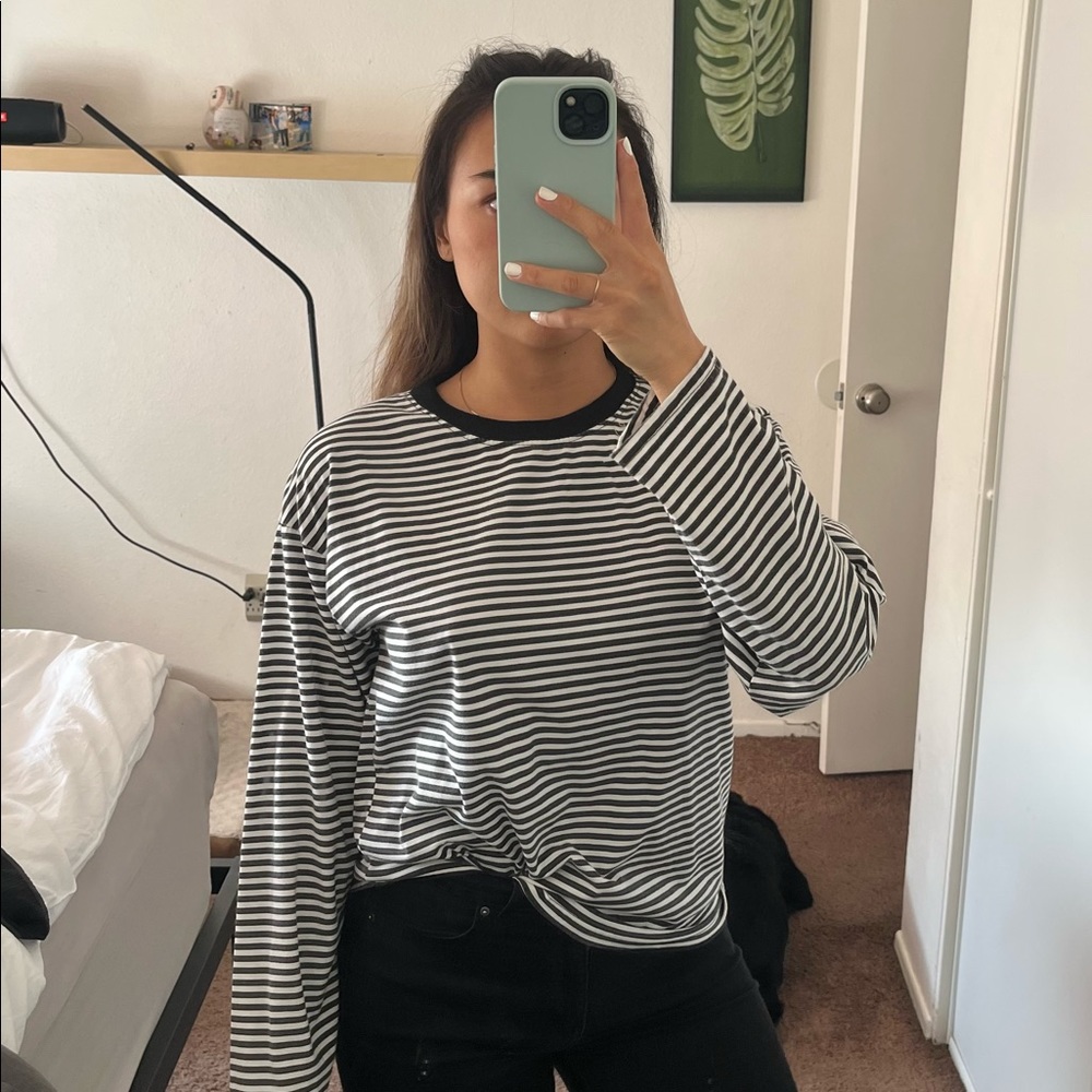 Black & white striped oversized long sleeve.